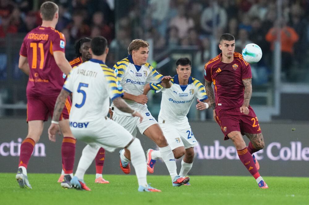 Calcio, la Roma piega il Parma ed aggancia la vetta della Serie A. Torna al successo la Juventus Calcio, la Roma piega il Parma ed aggancia la vetta della Serie A. Torna al successo la Juventus