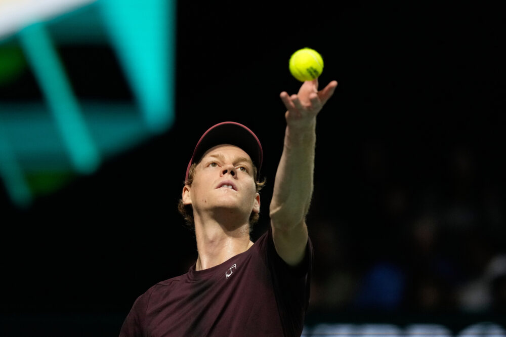 Jannik Sinner procede spedito e travolge Shelton con un doppio 6 3: è semifinale a Parigi Jannik Sinner procede spedito e travolge Shelton con un doppio 6 3: è semifinale a Parigi