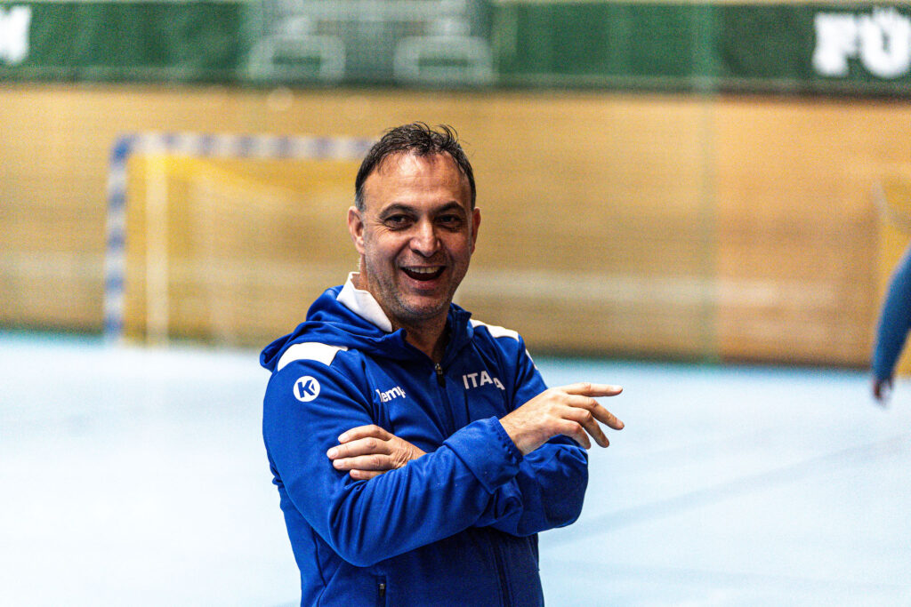 Pallamano, Bob Hanning verso il test contro la Francia: “Vogliamo lavorare sull’attacco. Partita che ci farà crescere Pallamano, Bob Hanning verso il test contro la Francia: “Vogliamo lavorare sull’attacco. Partita che ci farà crescere