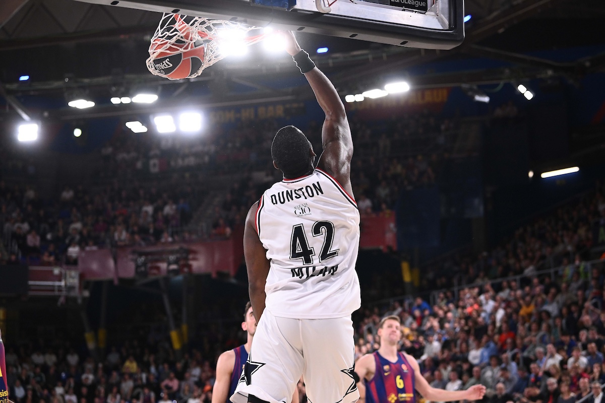 Basket, a Barcellona Shields condanna Milano all’ennesimo ko di misura in Eurolega