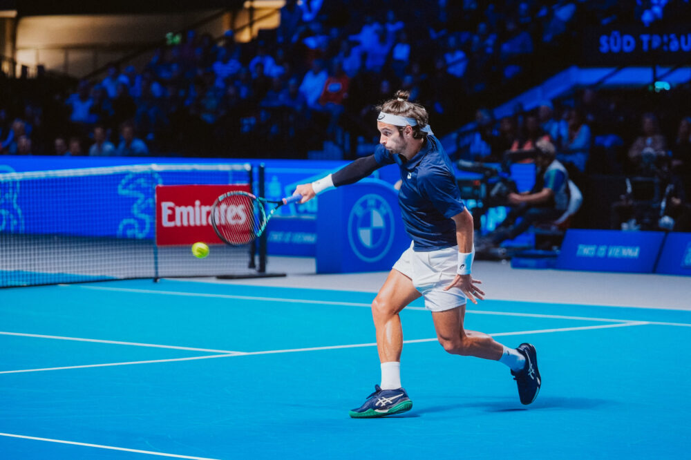 lorenzo musetti avanza ad atene il servizio 232 la chiave adattato il gioco a una superficie veloce