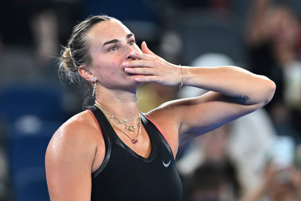 Aryna Sabalenka fa il regalo a Jasmine Paolini! Rybakina fuori a Wuhan, azzurra in buona posizione per le Finals
