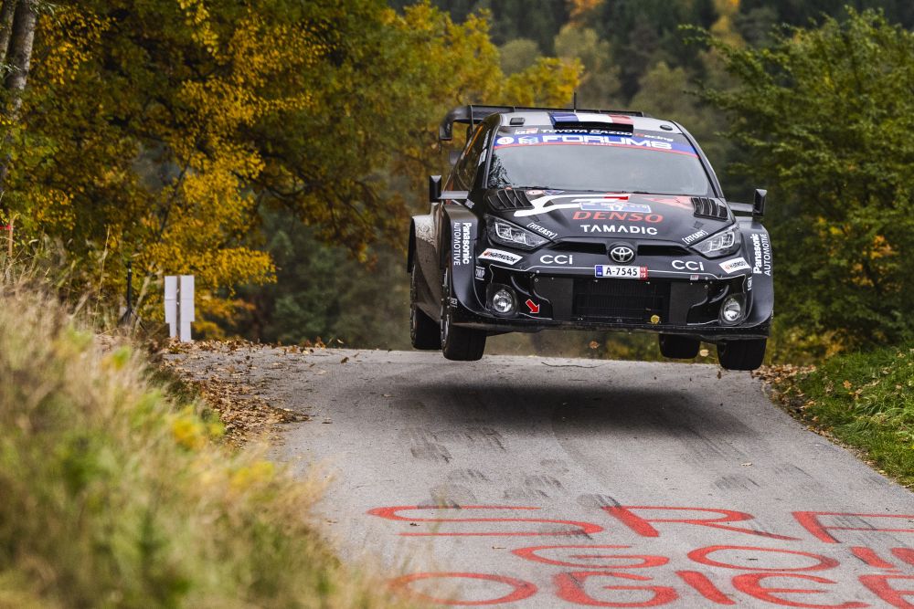 Rally Giappone 2025, duello Ogier Evans prima dell’ultima giornata. Out Neuville e Katsuta