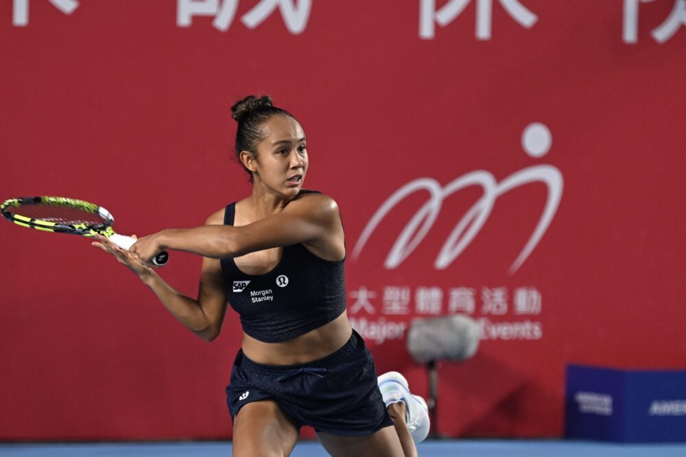 WTA Hong Kong 2025: Fernandez e Cirstea avanti, esce Arango