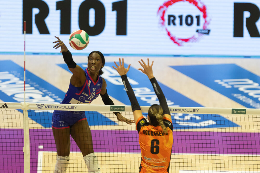 Volley femminile, Milano regola Monviso sotto i colpi di Egonu e Danesi Volley femminile, Milano regola Monviso sotto i colpi di Egonu e Danesi