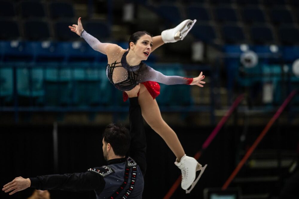 Pattinaggio artistico: Stellato Dudek Deschamps vincono Skate Canada e volano in finale, secondi Hase volodin