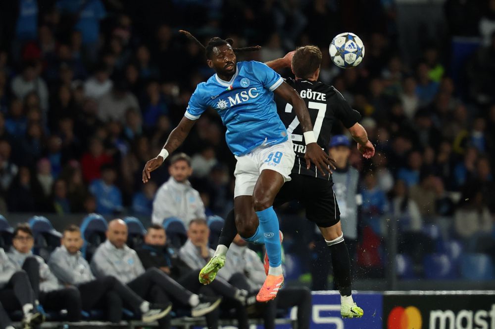 Anguissa non basta, il Napoli chiude 0 0 con l’Eintracht e complica il suo cammino in Champions League