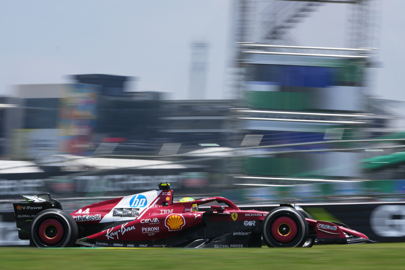 lewis hamilton si ritira nel gp del brasile rientro ai box tra le polemiche e una penalit224 scontata da Oasport.it lewis hamilton si ritira nel gp del brasile rientro ai box tra le polemiche e una penalit224 scontata