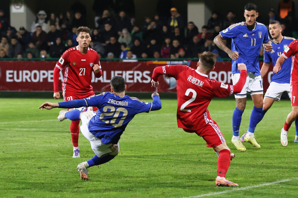 Calcio, l’Italia vince in Moldavia nel finale: reti di Mancini ed Esposito nelle qualificazioni ai Mondiali Calcio, l’Italia vince in Moldavia nel finale: reti di Mancini ed Esposito nelle qualificazioni ai Mondiali