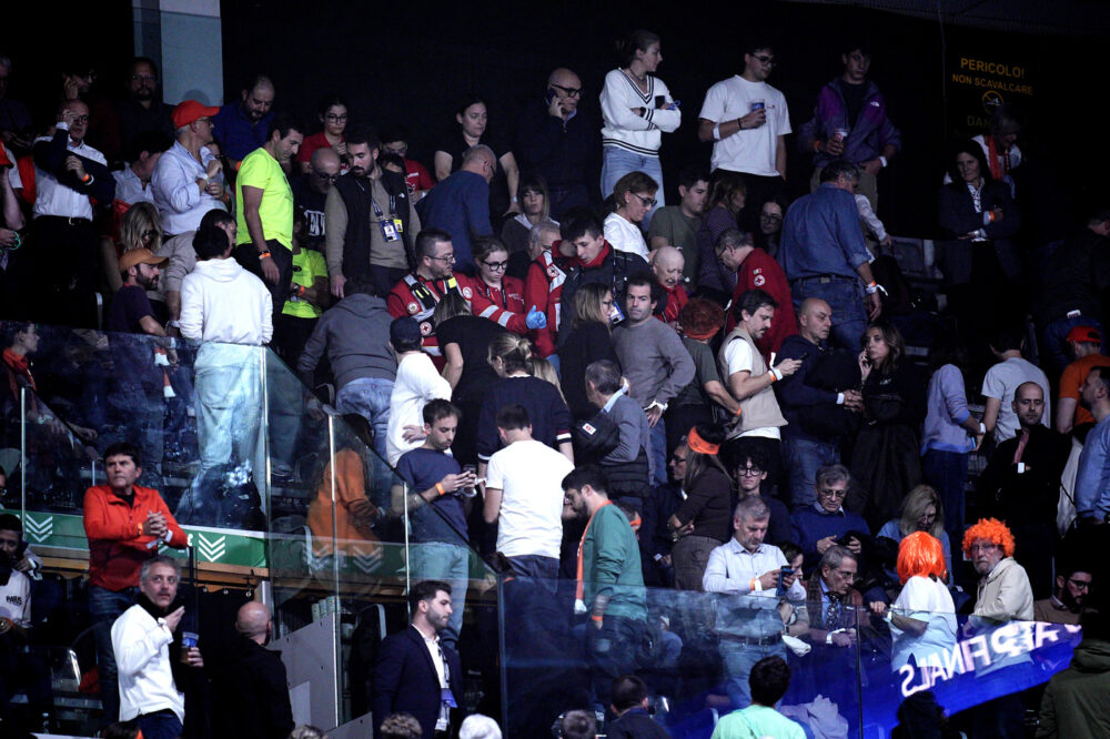 Perché è stata interrotta la finale tra Sinner e Alcaraz: il punteggio esatto Perché è stata interrotta la finale tra Sinner e Alcaraz: il punteggio esatto