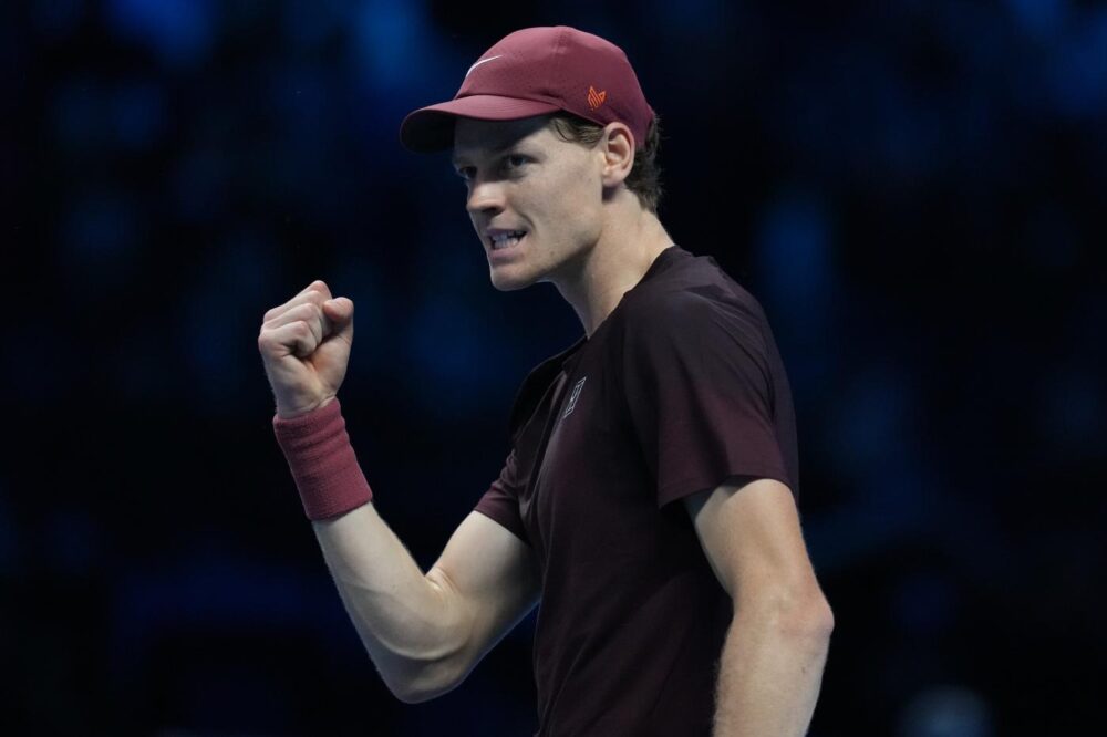 Jannik Sinner allunga la striscia di vittorie indoor: adesso Djokovic e Federer sono davvero a tiro Jannik Sinner allunga la striscia di vittorie indoor: adesso Djokovic e Federer sono davvero a tiro