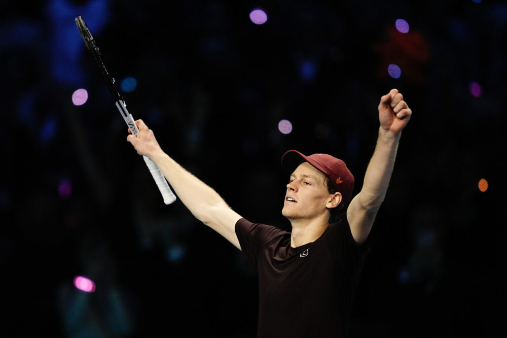 MAESTRO, INSEGNACI! Jannik Sinner vince il braccio di ferro con Alcaraz e si conferma campione alle ATP Finals! MAESTRO, INSEGNACI! Jannik Sinner vince il braccio di ferro con Alcaraz e si conferma campione alle ATP Finals!