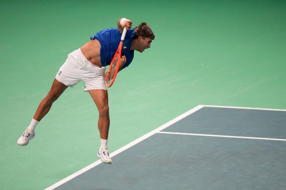 LIVE Cobolli-Bergs, Italia-Belgio Coppa Davis in DIRETTA: avversario rognoso, possibile partita lunga