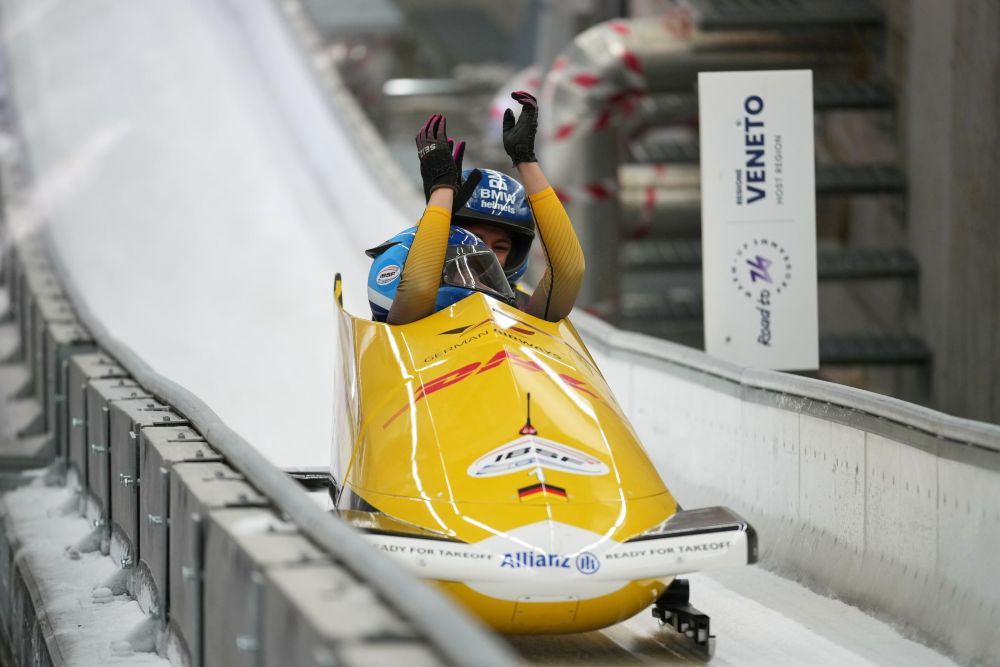 laura nolte domina la gara di igls di bob a 2 e allunga in classifica generale su kaysha love