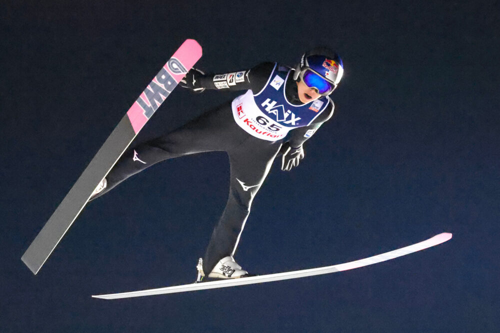 Salto con gli sci: Ryoyu Kobayashi beffa Domen Prevc e sfata il tabù Lillehammer. Italiani fuori dai 30