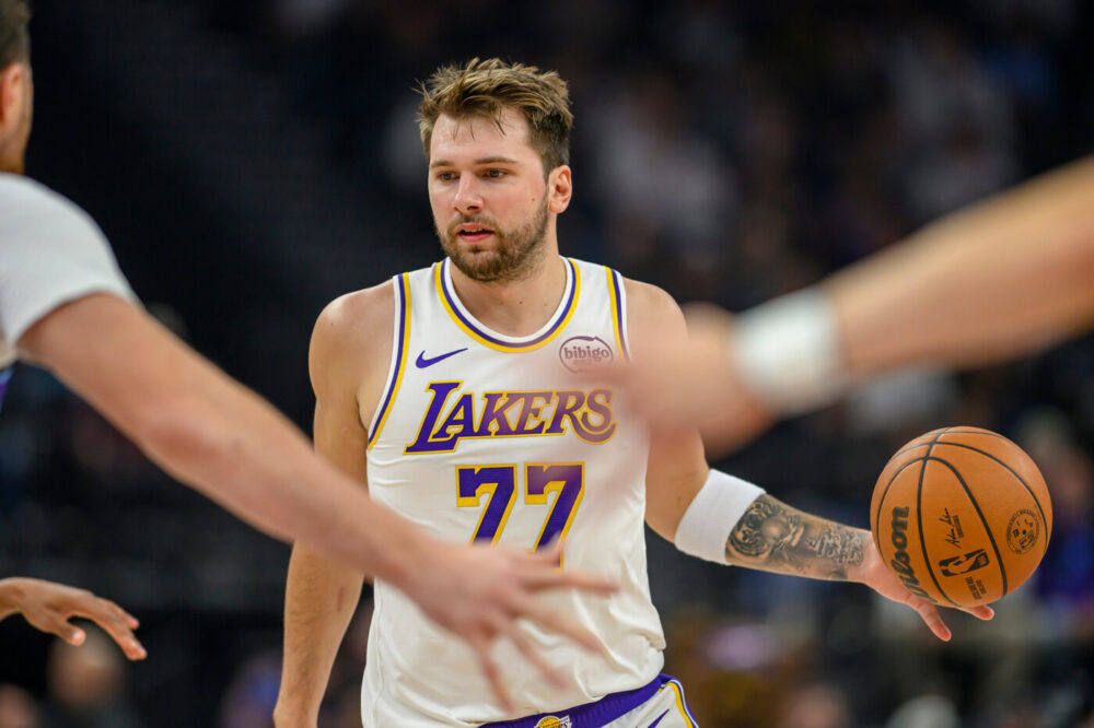 NBA, i risultati della notte (26 novembre): Doncic trascina i Lakers sui Clippers, Wizards alla seconda vittoria