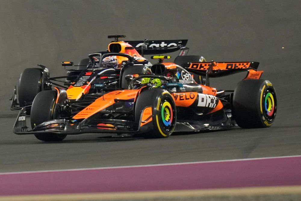 F1, a Lusail non si sorpassa e dalla McLaren attaccano: “Verstappen farà il kamikaze in curva 1”
