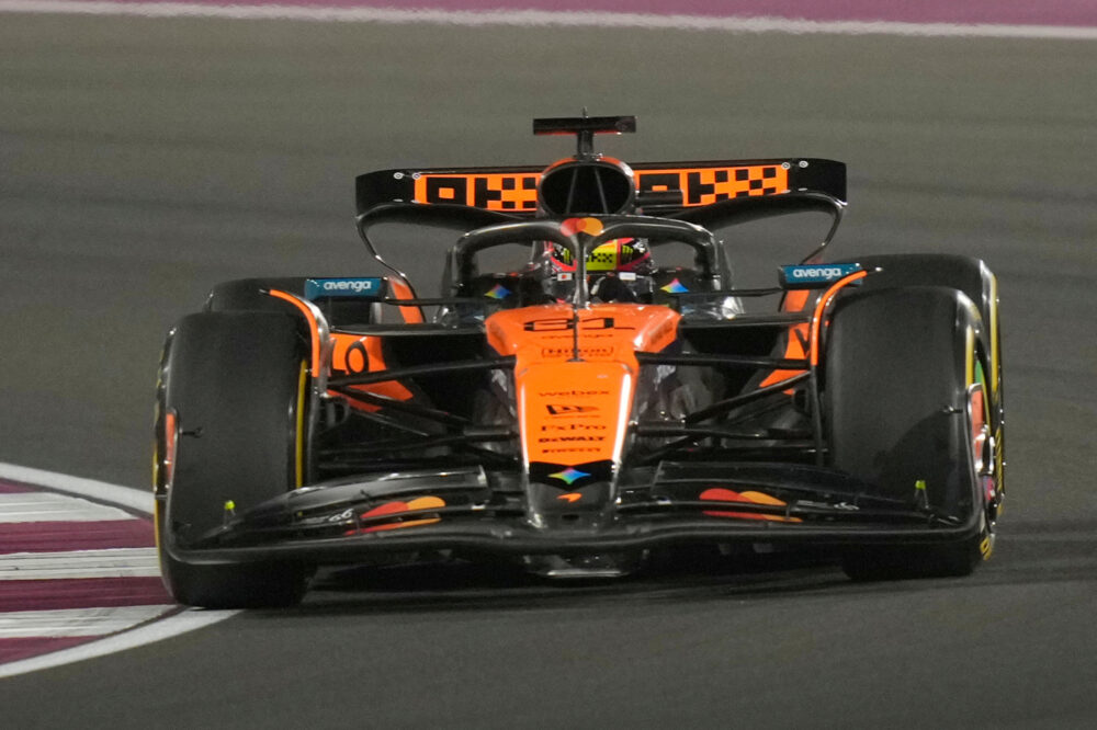 F1, Piastri beffa Norris e conquista la pole in Qatar. Verstappen in agguato, debacle Ferrari
