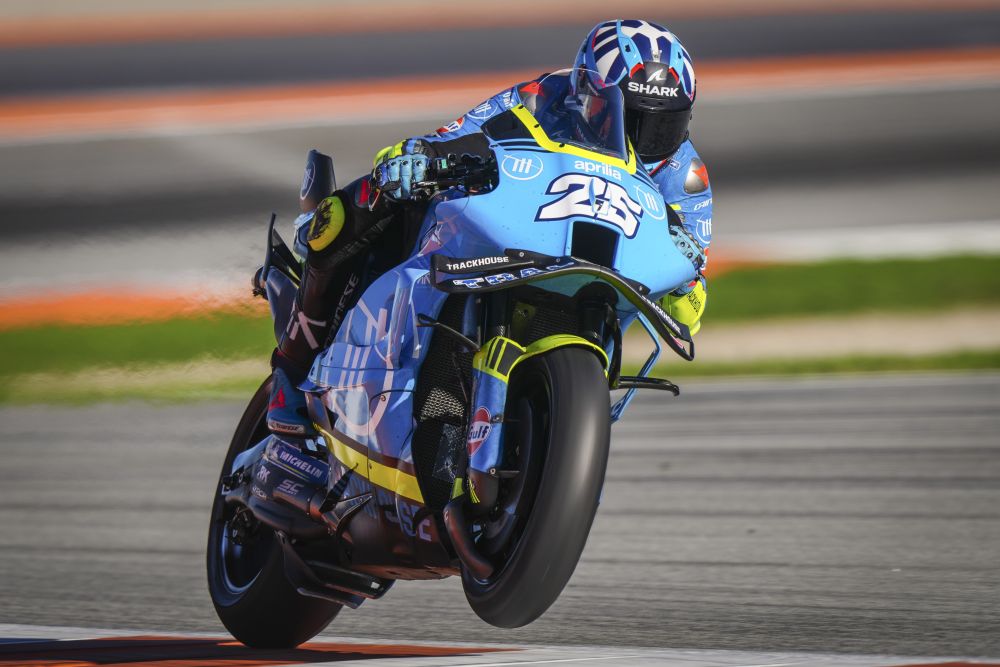 MotoGP, doppietta Aprilia nel test di Valencia. Bagnaia ottimista, Yamaha entra nell’era V4
