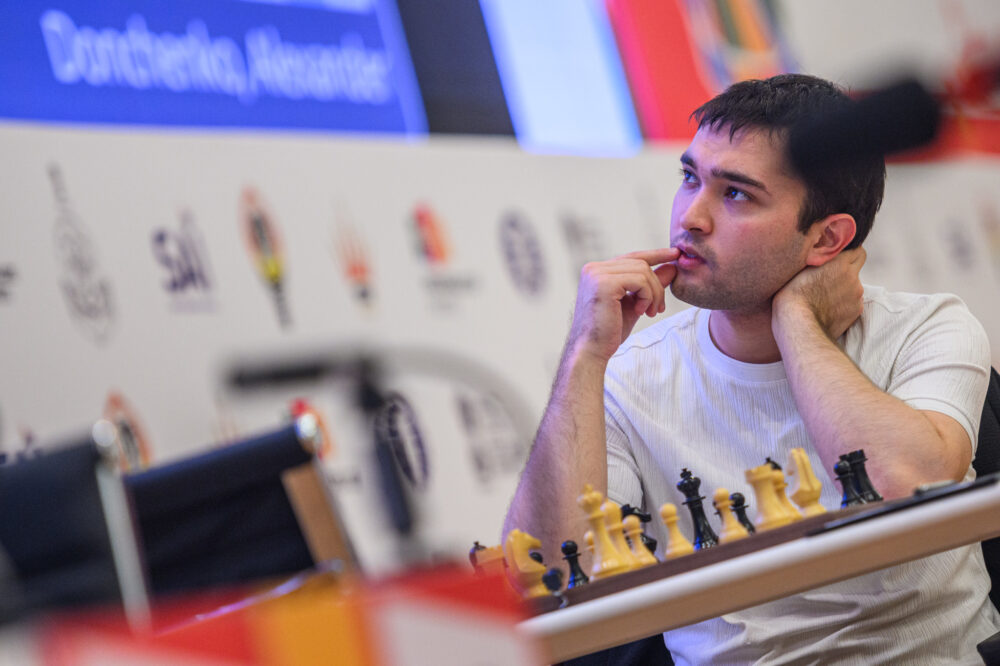 Scacchi, World Cup 2025: Yakubboev in semifinale, gli altri quarti agli spareggi