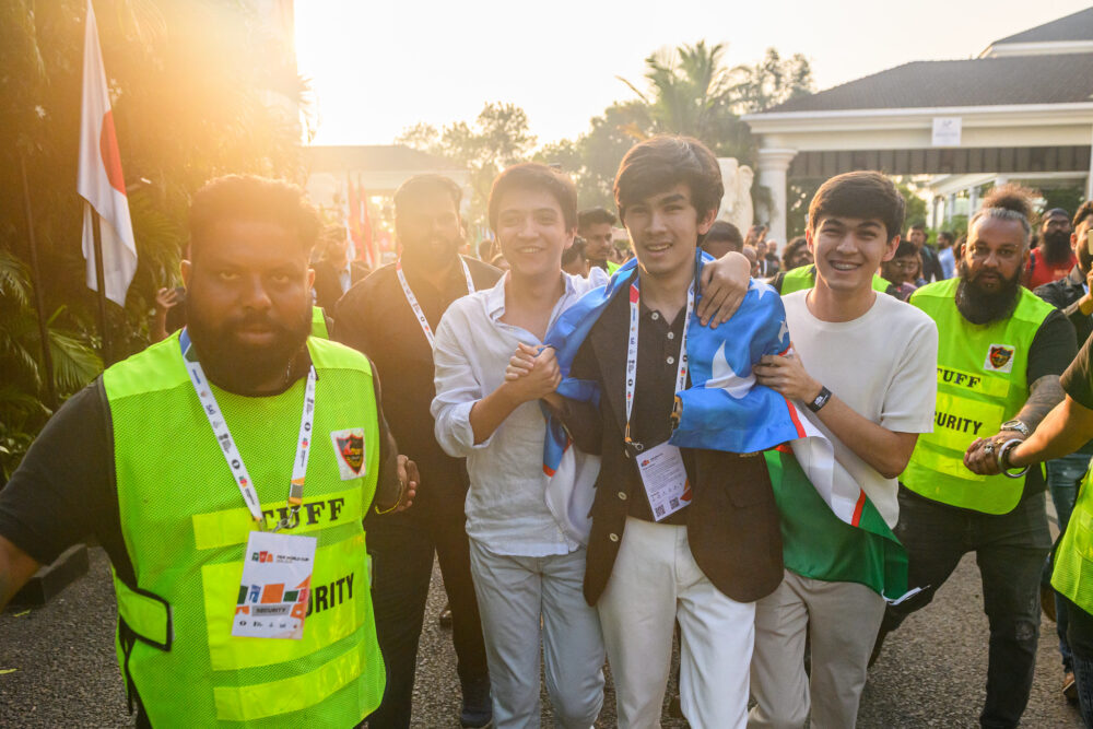 Scacchi, Javokhir Sindarov vince la World Cup 2025 agli spareggi su Wei Yi Scacchi, Javokhir Sindarov vince la World Cup 2025 agli spareggi su Wei Yi