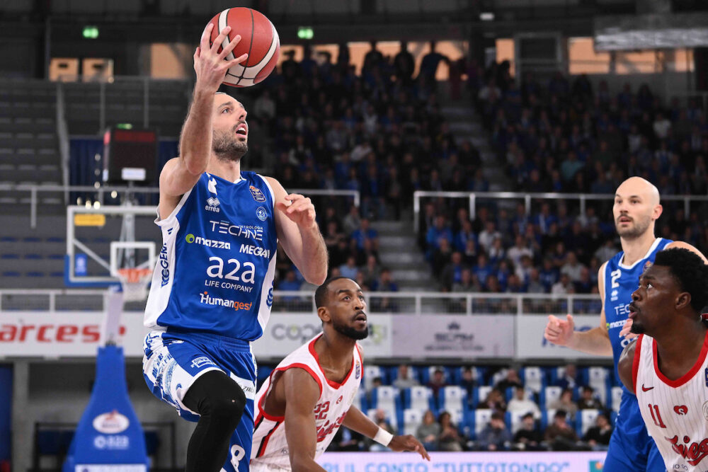 Basket, vittorie per Trapani, Brescia e Milano in Serie A. Blitz esterno di Napoli a Trento Basket, vittorie per Trapani, Brescia e Milano in Serie A. Blitz esterno di Napoli a Trento