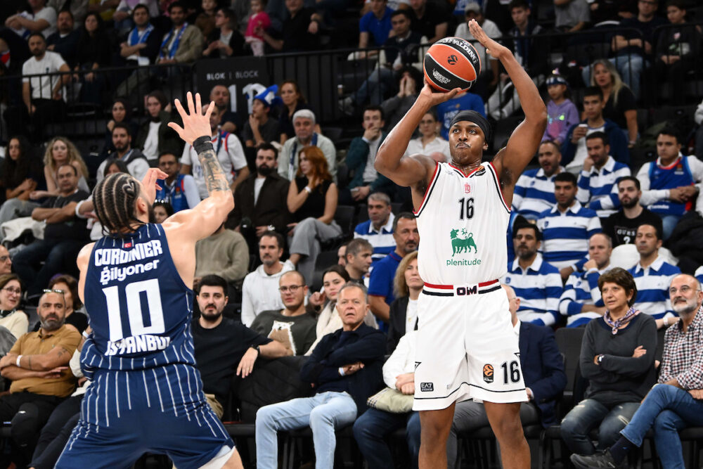 Basket, l’Olimpia Milano lotta per due overtime ma espugna Istanbul battendo l’Efes in Eurolega! LeDay e Shields decisivi Basket, l’Olimpia Milano lotta per due overtime ma espugna Istanbul battendo l’Efes in Eurolega! LeDay e Shields decisivi