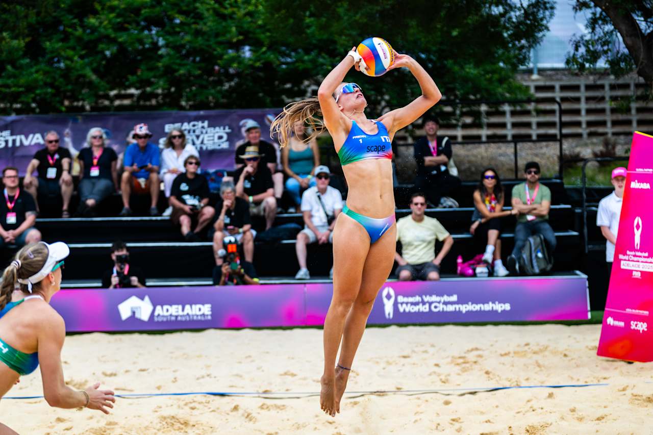 Azzurre sulle montagne russe ai Mondiali di beach volley: stop per Gottardi/Orsi Toth, Scampoli/Bianchi tornano a sorridere Azzurre sulle montagne russe ai Mondiali di beach volley: stop per Gottardi/Orsi Toth, Scampoli/Bianchi tornano a sorridere