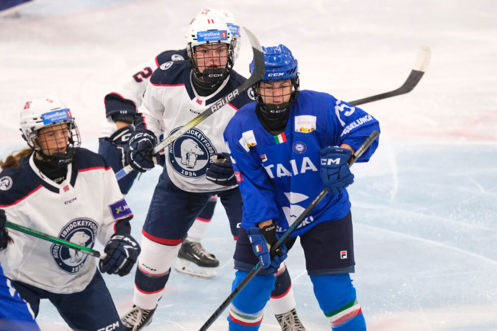 Hockey ghiaccio: l’Italia femminile cala il poker contro la Norvegia