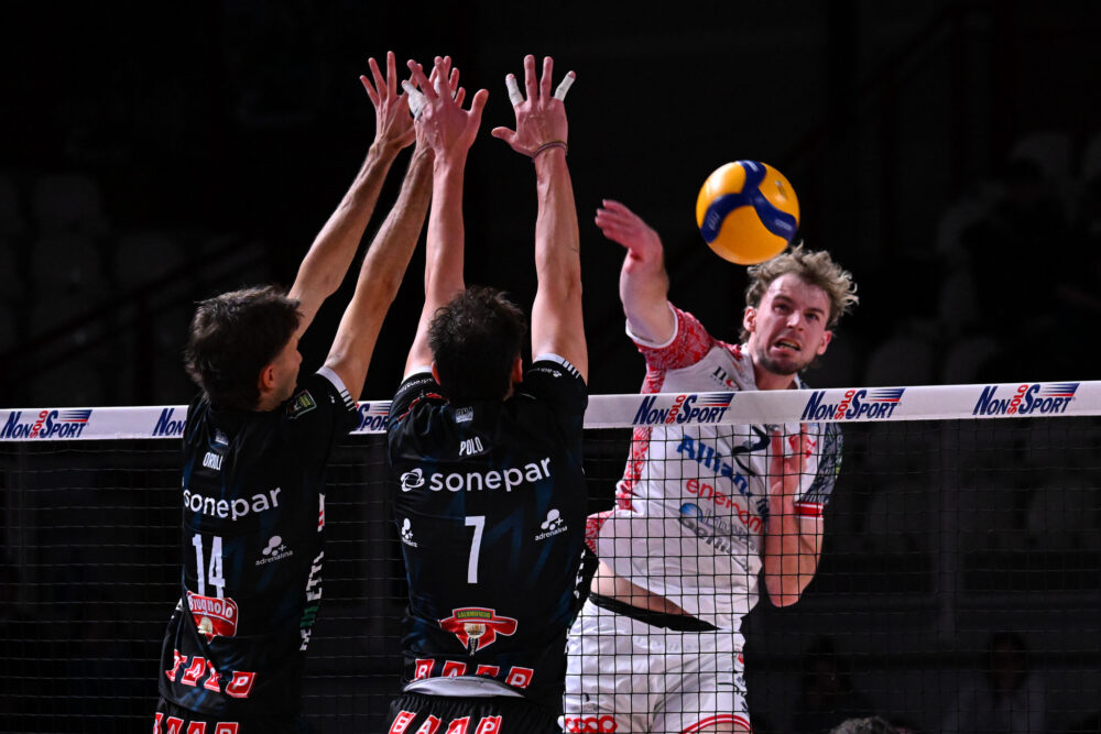 Volley, Milano regola Grottazzolina e cala il tris in Superlega: Reggers e Recine protagonisti
