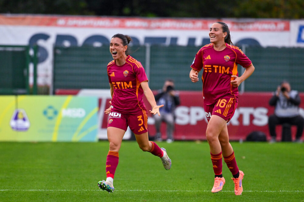Calcio femminile: la Roma vince il derby e consolida la leadership in Serie A. Sorpresa Napoli, ok Juve Calcio femminile: la Roma vince il derby e consolida la leadership in Serie A. Sorpresa Napoli, ok Juve