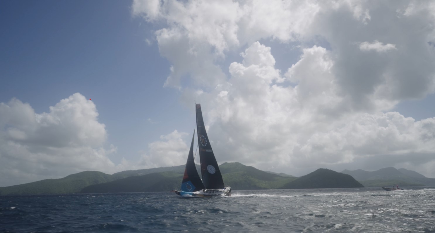 La prima italiana sul podio della Transat IMOCA: la nuova impresa di Francesca Clapcich