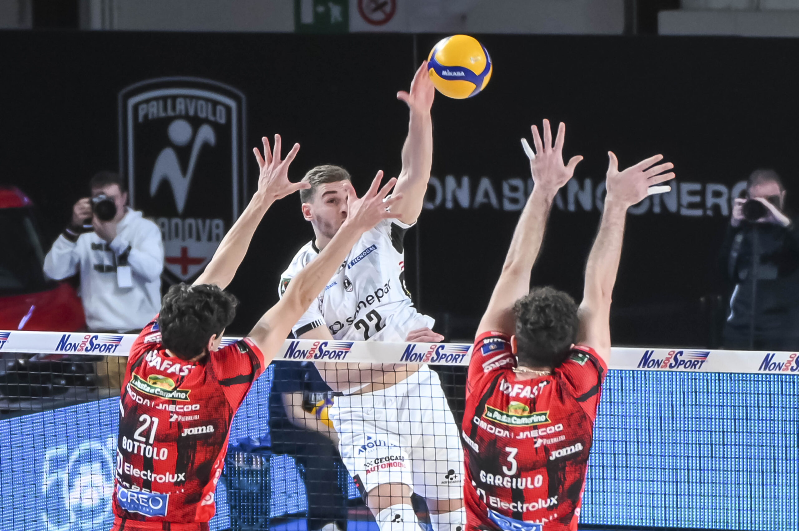 Dove vedere in tv la Superlega di volley oggi: orari 30 novembre, canali, streaming