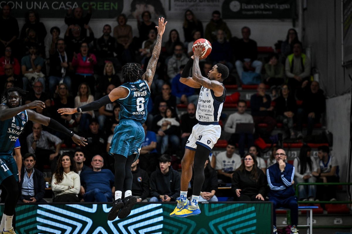 Basket, Serie A: Sassari, primo successo stagionale. Vince anche Cremona Basket, Serie A: Sassari, primo successo stagionale. Vince anche Cremona