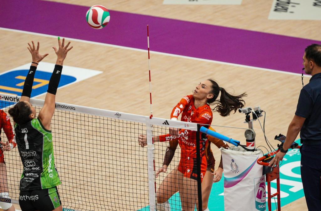 Rilanci e conferme: le vittorie di Busto, Vallefoglia e Bergamo nella decima di A1 ridisegnano la parte bassa della classifica Rilanci e conferme: le vittorie di Busto, Vallefoglia e Bergamo nella decima di A1 ridisegnano la parte bassa della classifica