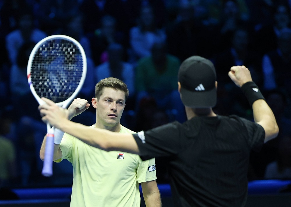 Salisbury/Skupski piegano in tre set nel derby Cash/Glasspool e approdano in finale a Torino Salisbury/Skupski piegano in tre set nel derby Cash/Glasspool e approdano in finale a Torino