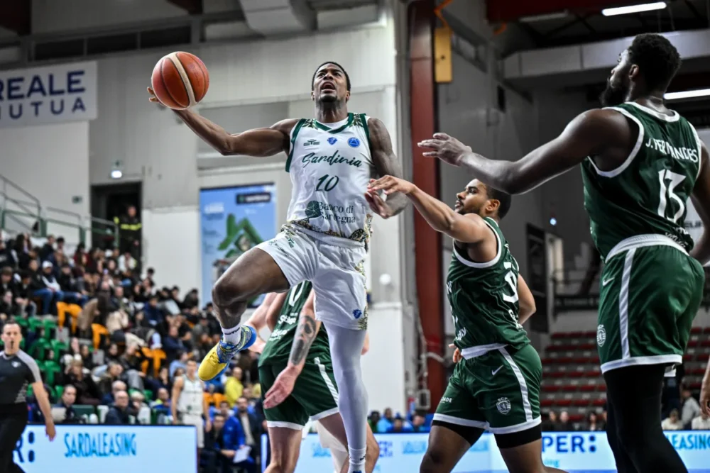 LIVE Dinamo Sassari Cantù, Serie A basket in DIRETTA: sfida incerta tra sardi e lombardi LIVE Dinamo Sassari Cantù, Serie A basket in DIRETTA: sfida incerta tra sardi e lombardi