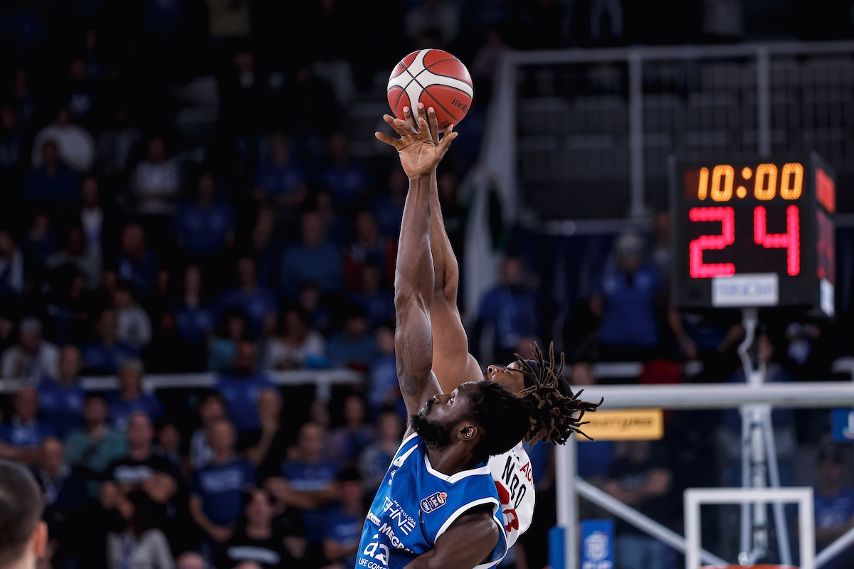Basket, Brescia domina Milano e torna in vetta in Serie A Basket, Brescia domina Milano e torna in vetta in Serie A