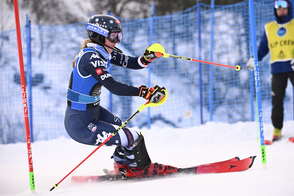 Mikaela Shiffrin spaventosa nella prima manche a Levi, Lara Colturi prima inseguitrice Mikaela Shiffrin spaventosa nella prima manche a Levi, Lara Colturi prima inseguitrice
