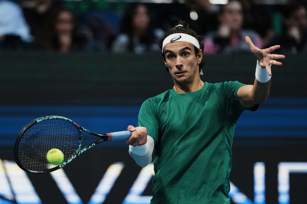 Musetti lotta per tre ore con Djokovic, ma perde in rimonta ad Atene. Per Torino però c’è ancora una speranza