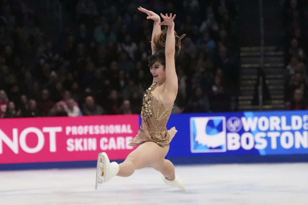pattinaggio artistico alysa liu vince le finali del grand prix sakamoto rimonta chiba crolla