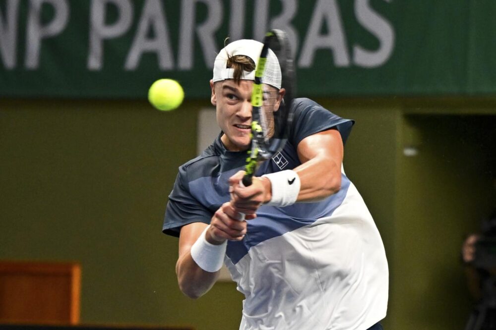 Holger Rune palleggia di nuovo in piedi due mesi dopo la rottura del tendine d’Achille