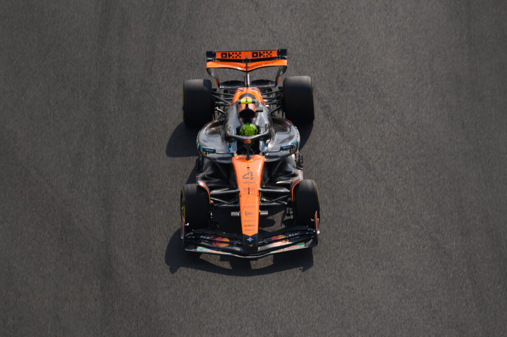 f1 lando norris fa il vuoto in fp2 ad abu dhabi verstappen primo inseguitore piastri fatica