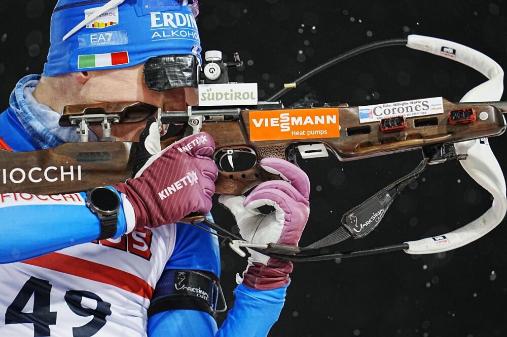 Biathlon, Tommaso Giacomel centra la top ten nella sprint vinta da Botn. Lukas Hofer a punti ad Oestersund