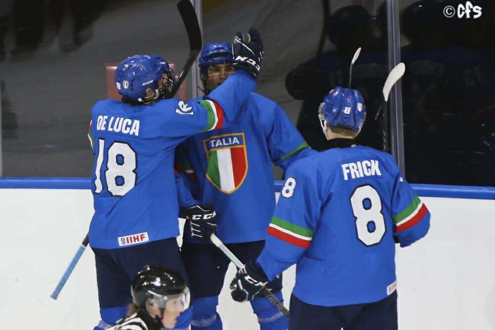 Hockey ghiaccio: l’Italia manca l’impresa ai Mondiali 2025. L’Estonia si dimostra superiore, azzurrini retrocessi Hockey ghiaccio: l’Italia manca l’impresa ai Mondiali 2025. L’Estonia si dimostra superiore, azzurrini retrocessi