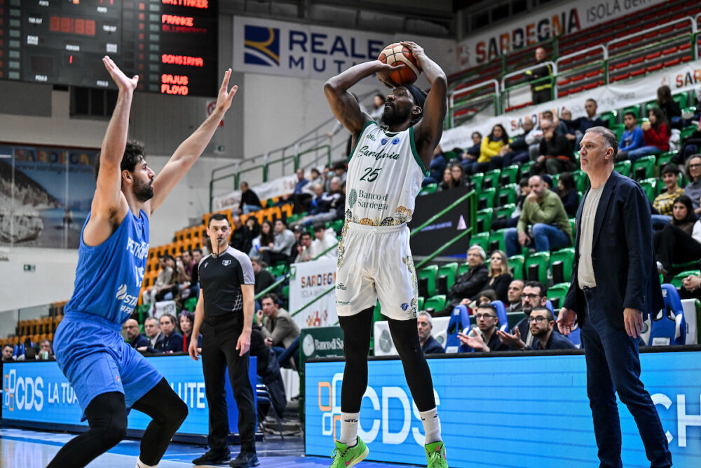 basket la dinamo sassari cade in casa contro l8217aliaga petkimspor in fiba europe cup da Oasport.it basket la dinamo sassari cade in casa contro l8217aliaga petkimspor in fiba europe cup