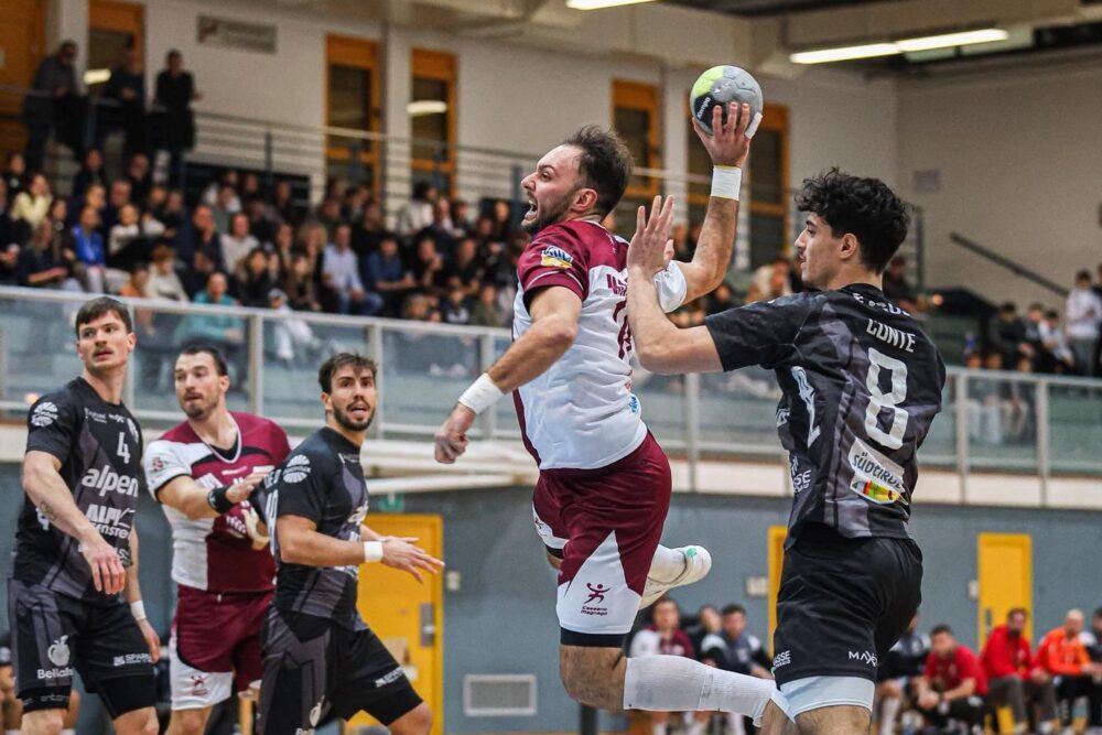 Pallamano: Cassano Magnano chiude il girone d’andata in testa alla Serie A Gold. Ci sono le qualificate per la Coppa Italia Pallamano: Cassano Magnano chiude il girone d’andata in testa alla Serie A Gold. Ci sono le qualificate per la Coppa Italia