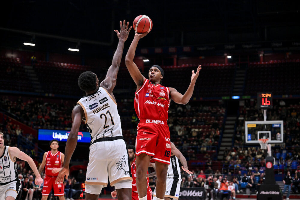 Basket, vittoria sofferta per Milano contro Trento in Serie A. Successi casalinghi anche per Udine e Venezia, blitz esterno di Trapani Basket, vittoria sofferta per Milano contro Trento in Serie A. Successi casalinghi anche per Udine e Venezia, blitz esterno di Trapani