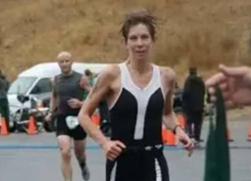 Erica Fox uccisa da uno squalo: morta la triatleta 55enne