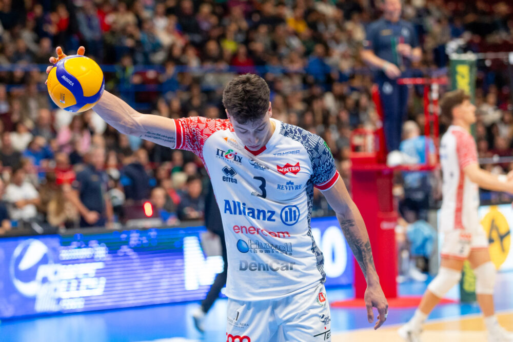 Volley, Milano espugna Cuneo e si rilancia in Superlega: Recine di qualità, Reggers sugli scudi